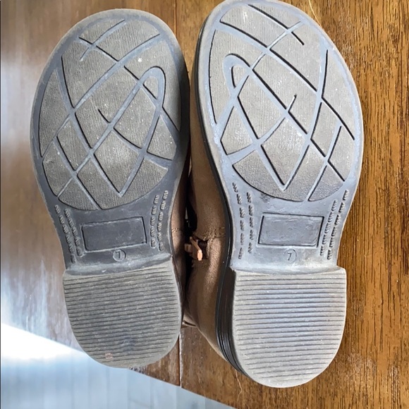 3/$20 girls boots - Picture 5 of 5